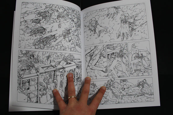 Industrial Revolution and World War par Shintaro Kago (sans textes) - (publié par Hollow Press)